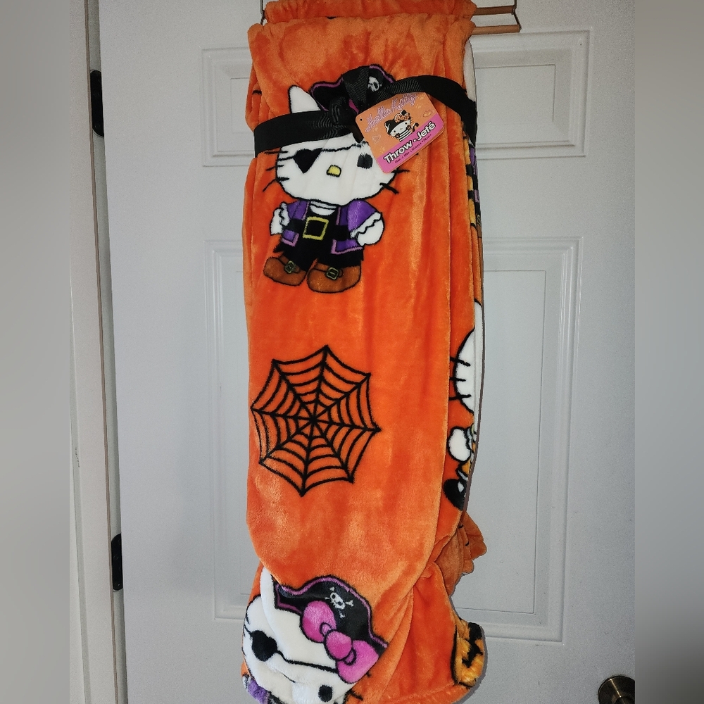 NWT HELLO KITTY / HALLOWEEN THROWS/ PIRATE  / Candy Corn Dress🎃✨️